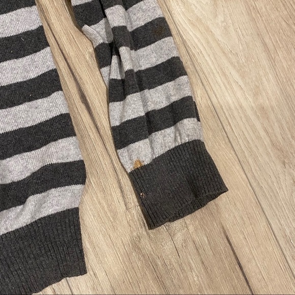 Old navy button down - Picture 3 of 3